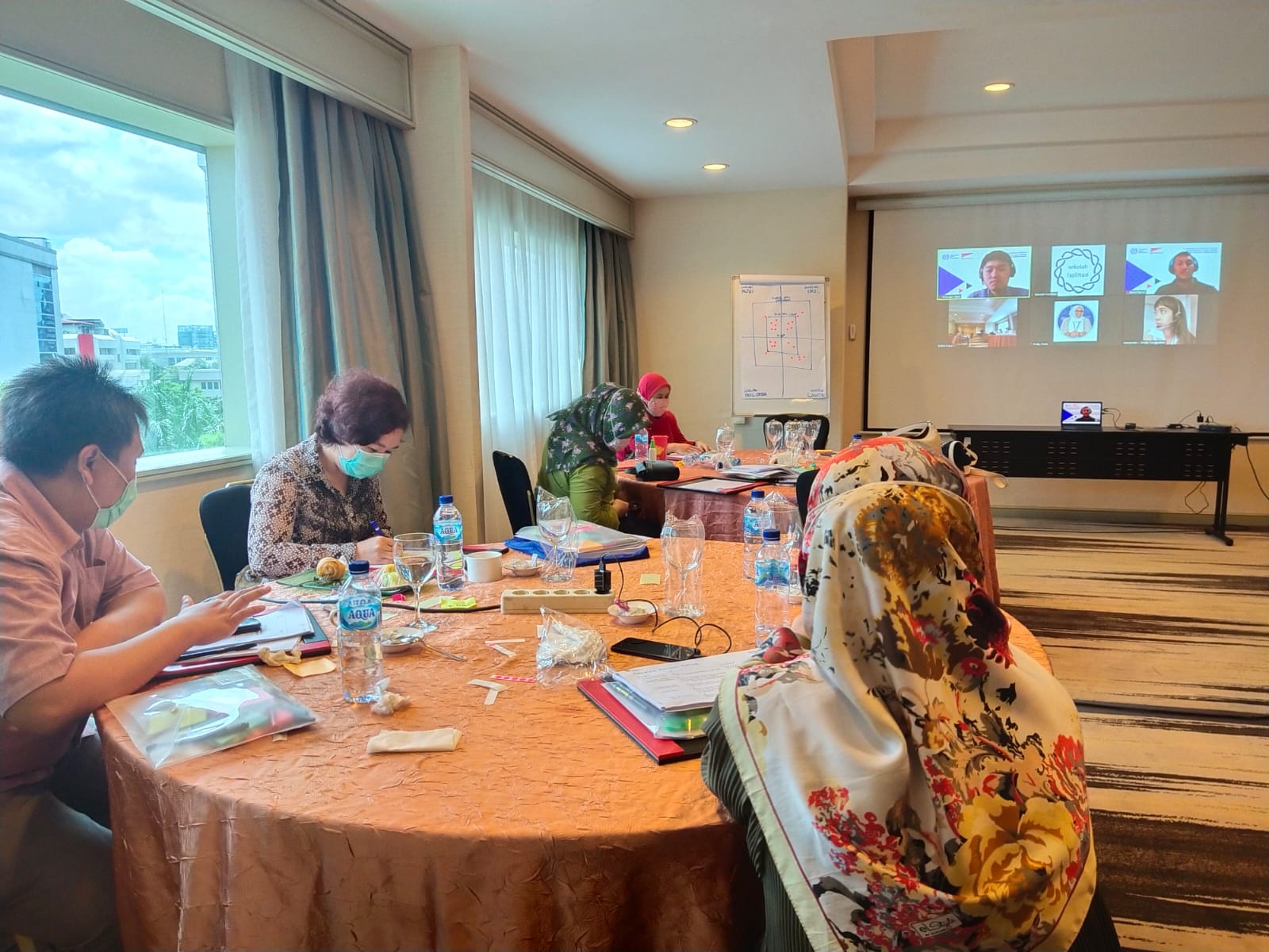 Staf Kemnaker bersama ILO sedang memvalidasi modul